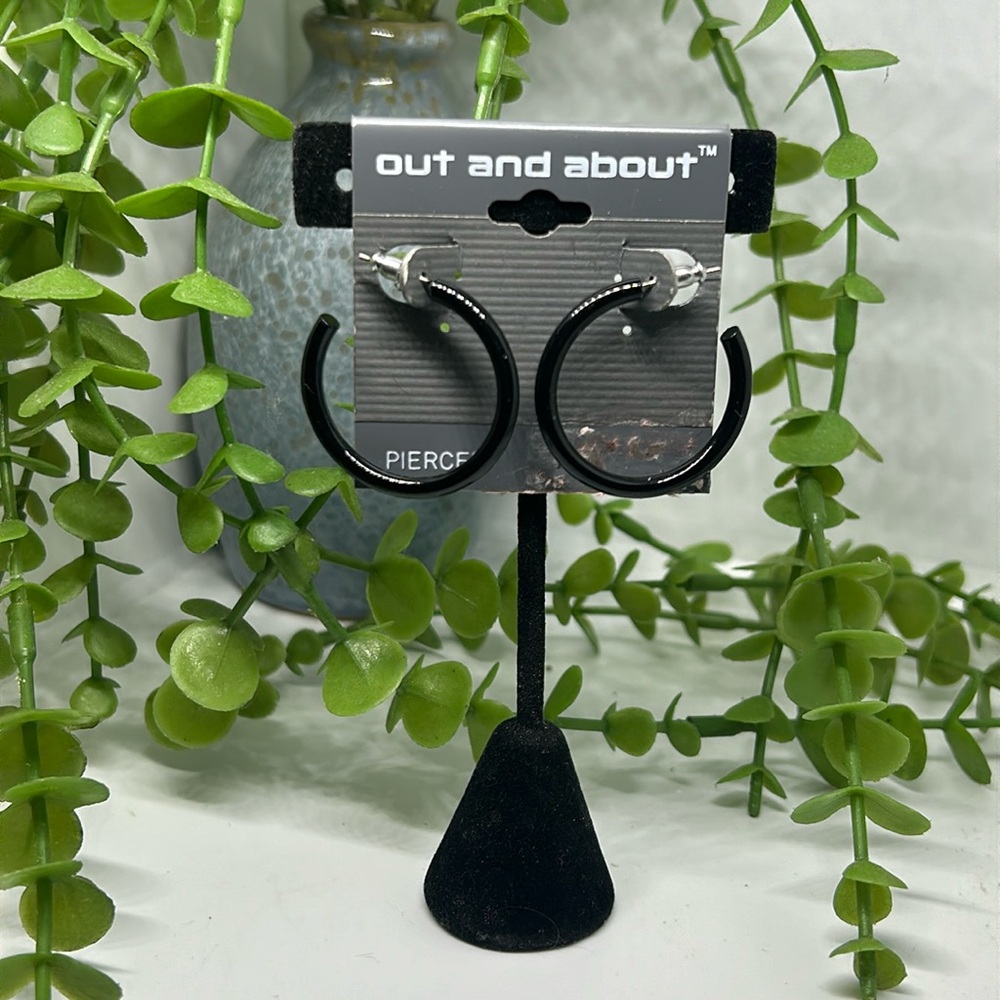 Black hups earrings